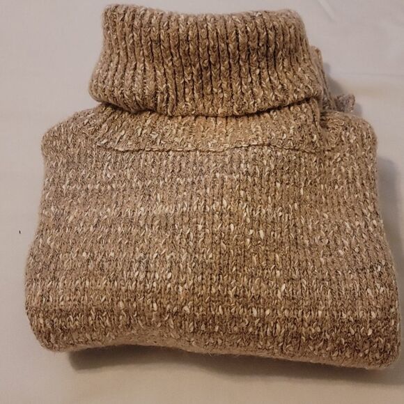 Haute rogue turtleneck sweater size small. - Picture 9 of 9